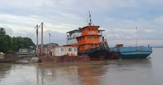 পদ্মায় স্রোত বাড়ায় ফেরি বন্ধ; দুর্ভোগে দু’পাড়ের মানুষ